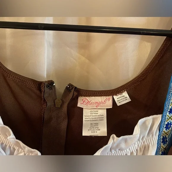 Dream girl Heidi Hottie Beer Girl Costume SM . - Picture 4 of 9